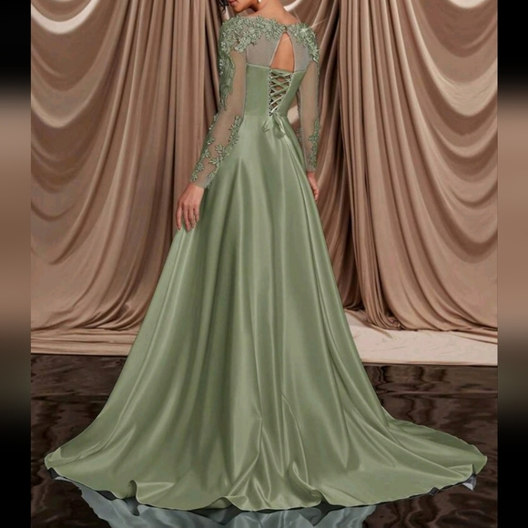 Elegant Luxurious Cream Mesh Long Sleeve Gown With Lace, Crystal, Pearl Embroide - Picture 2 of 4